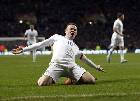 Rooney scores first DC United goal before breaking nose