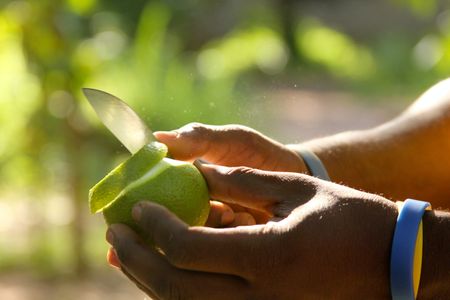 Fruit and veg: is it better to peel them?