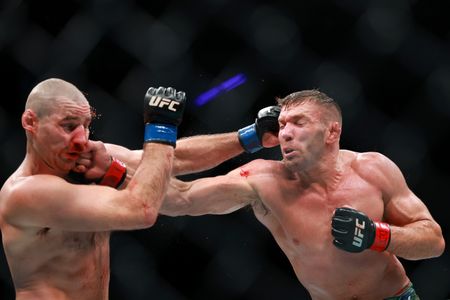 SA’s Dricus du Plessis dismantles bloody challenger Strickland in UFC middleweight clash