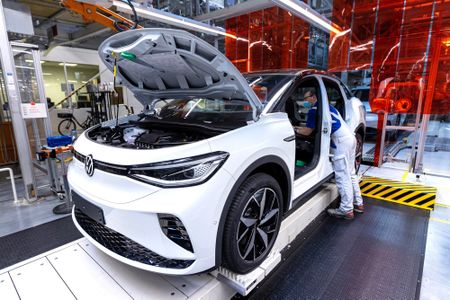 Electric vehicles: SA motoring industry fights for relevance