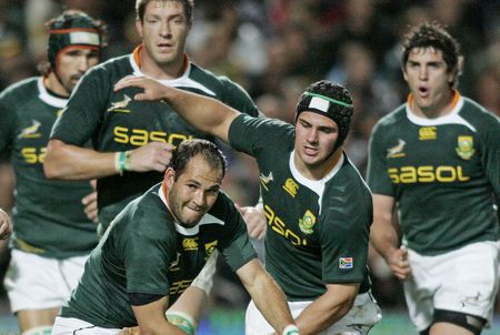 Springboks pronk over, around and under Italy
