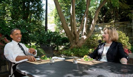 Attention 2016 watchers: Hillary Clinton has lunch at the White House