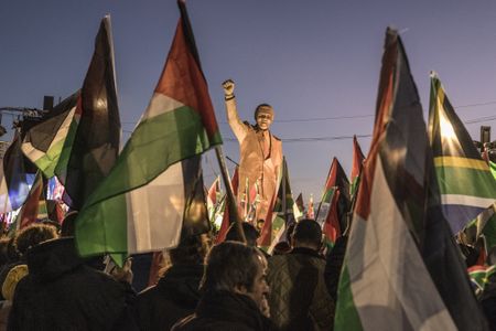 Rallies In Photos - SA Govt's genocide case hailed for being a ‘Madiba moment’ while pro-Israelis cry ‘antiSemitism’