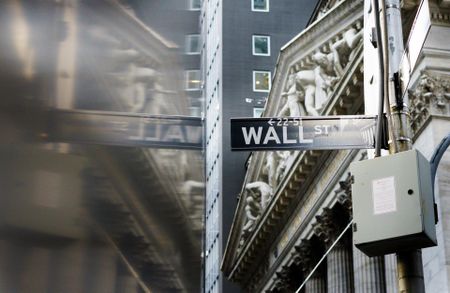 US stocks plunge, sending Dow into the red for 2018