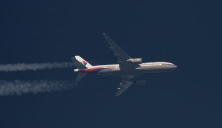 Malaysia jet sent 'pings' after going missing, sources say