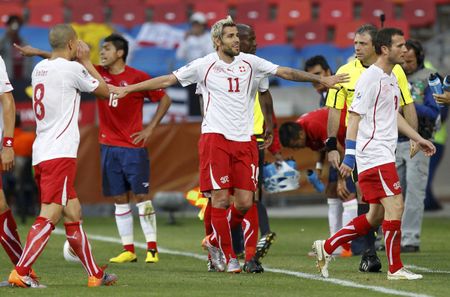 After a great battle, Chile defeat Switzerland, sort of. Yes, you guessed it, referee issues again