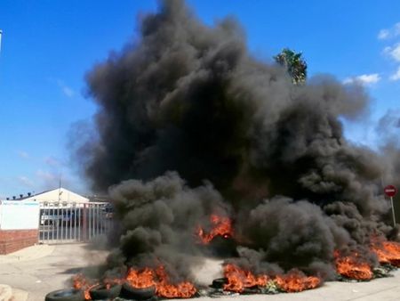 Thousands of workers stranded as Nelson Mandela Bay bus drivers down tools 