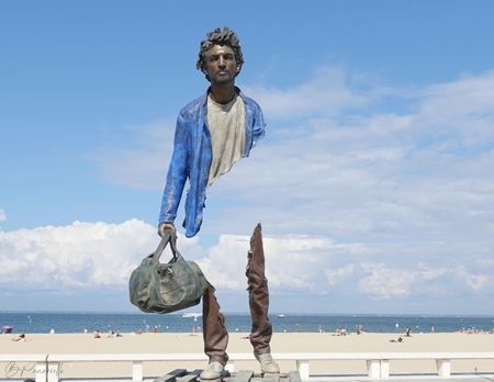 The emotional impact of emigration, through the eyes of an artist