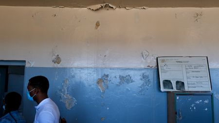 South Africans exposed to high levels of lead chromates despite legal limits - children most at risk