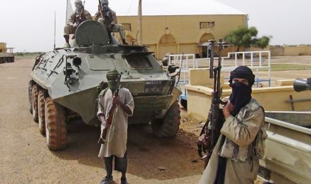 France gives Burkina Faso planes to tackle Mali Islamist threat