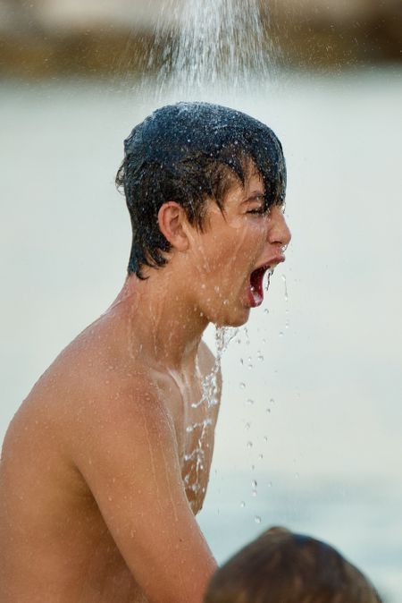 Cold showers: a scientist explains if they are as good for you as Wim Hof (the ‘Iceman’) suggests