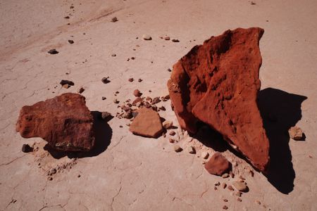 On the therapeutic use of clay