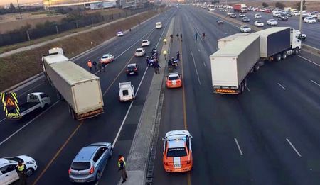 62 arrested as N3 Van Reenen's blockade cleared