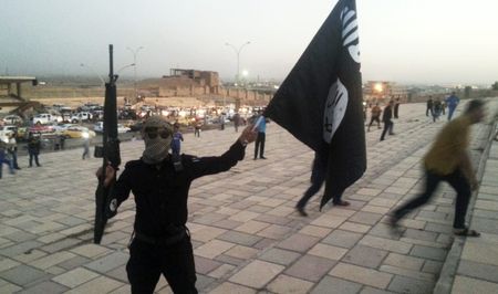 Islamic State grabs Iraqi dam and oilfield in victory over Kurds