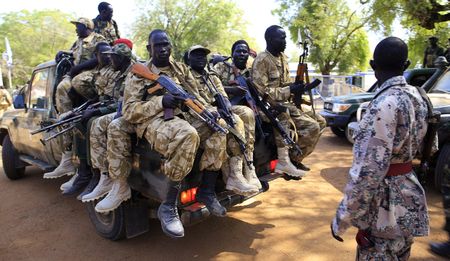 South Sudan forces battle "White Army"