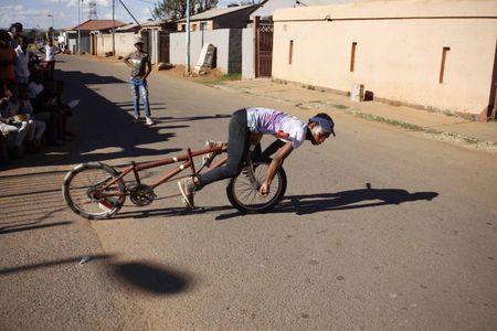Spinning on the tar road: Soweto hybrid biking culture