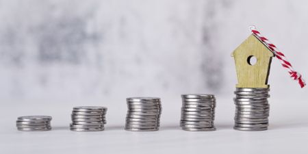 Invest my spare money, or pay off my bond? It depends…