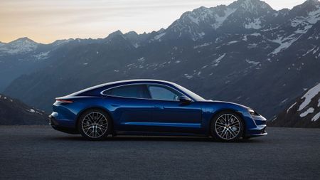 Porsche Taycan elegantly dispenses with all (baseless) electric vehicle anxieties