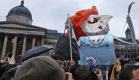 Thatcher 'witch' song 2nd in UK charts in death protest