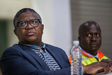 Train smash: Prasa ponders catalogue of errors then blames the media