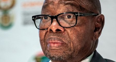 Unisa bosses block Minister Nzimande from announcing administrator decision for embattled university