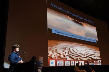 Liquid water lake discovered on Mars
