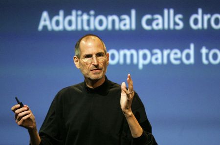 Apple tries to smooth over Antennagate with "don't pick on us" attitude