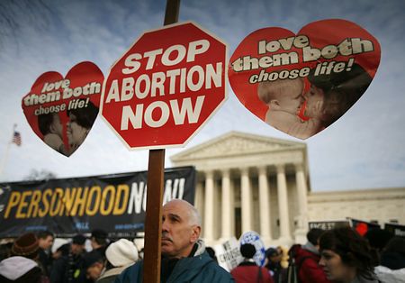 U.S. judge temporarily blocks enforcement of Kentucky's new abortion law
