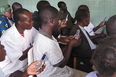 FrontlineSMS: Mass communication where the Internet ends