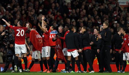 Premier League: Van Persie seals Man United's 20th league title