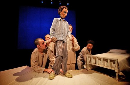 Ouroboros: The story of the dancer, the poet and the heart hidden in a suitcase