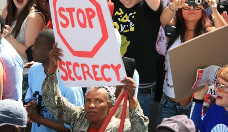 Right2Know's urgent call on cellphone costs