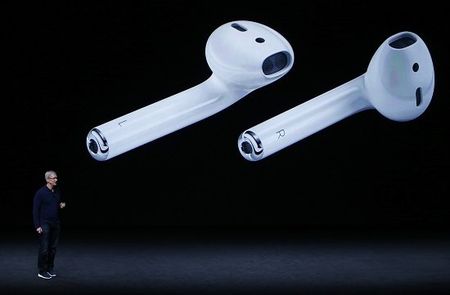 Apple quarterly profit leaps, nears $1 trillion value