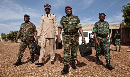 Mali's Islamist groups united by war threat