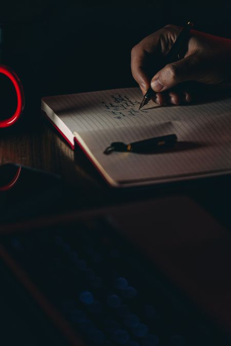 Motor and sensory behaviour - the case for continuing to write by hand
