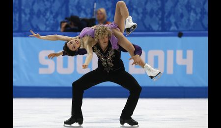 Winter Olympics 2014: Americans make history on ice, fog forces delays in mountains