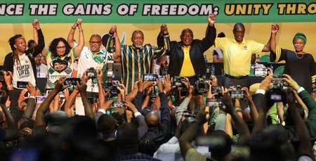 A national political elective conference of empty chairs and factional divisions