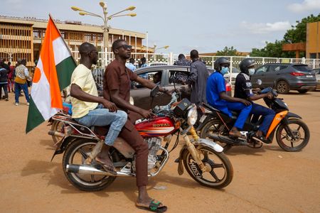 Ecowas moves to ratchet up diplomacy, take war in West Africa off the table